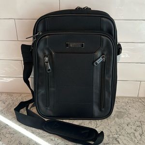 Kenneth Cole Reaction Messenger Bag